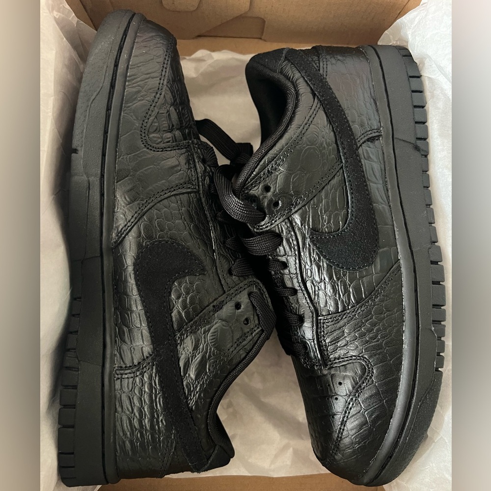 Nike Dunk Low SS Sneakers Black Croc/Metallic Gold HV4388-001 Women’s 7.5 BNIB - Picture 13 of 16
